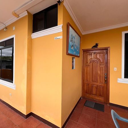 Hostal Casa Cascada Puerto Ayora  Exterior photo