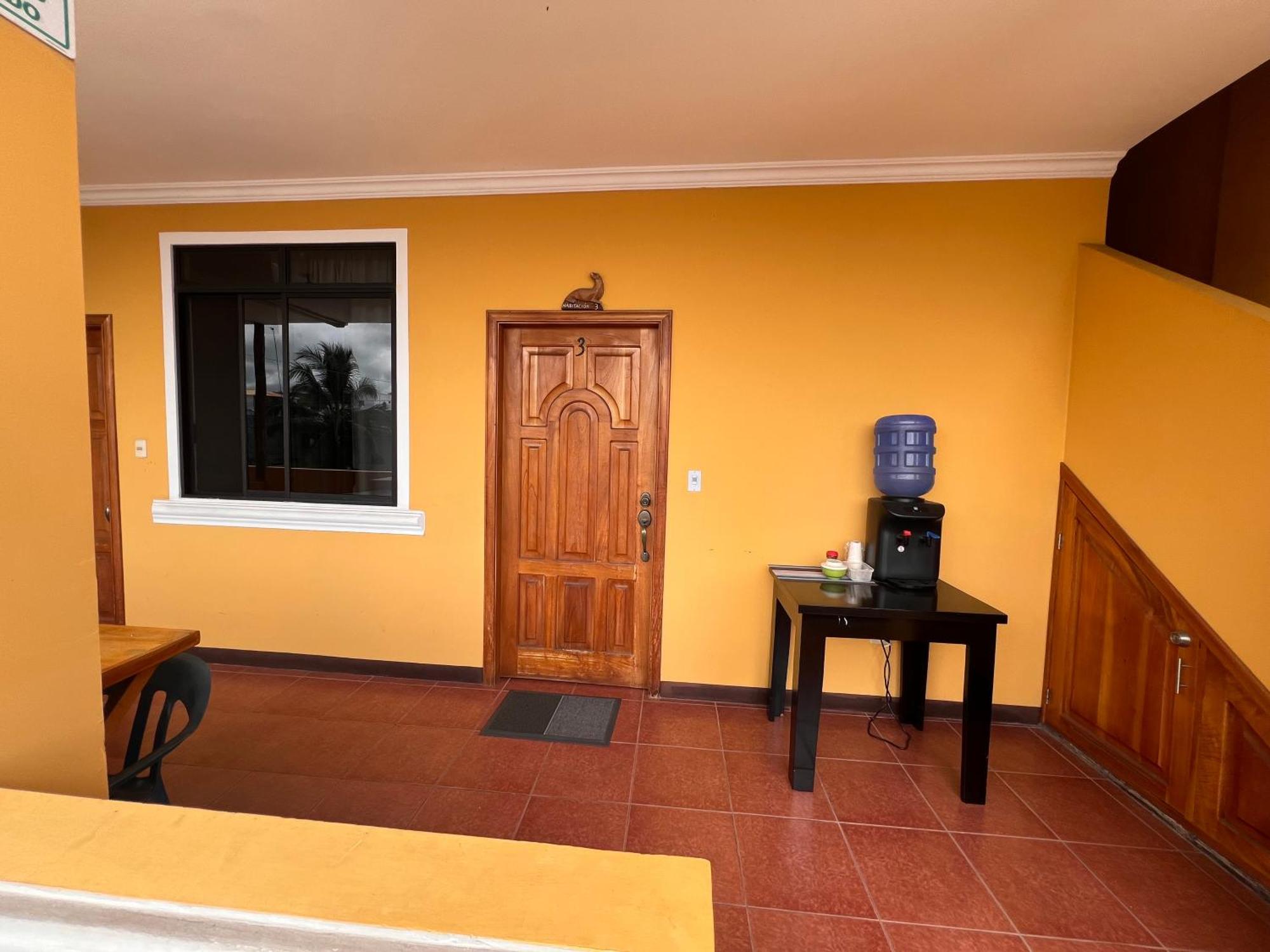 Hostal Casa Cascada Puerto Ayora  Exterior photo